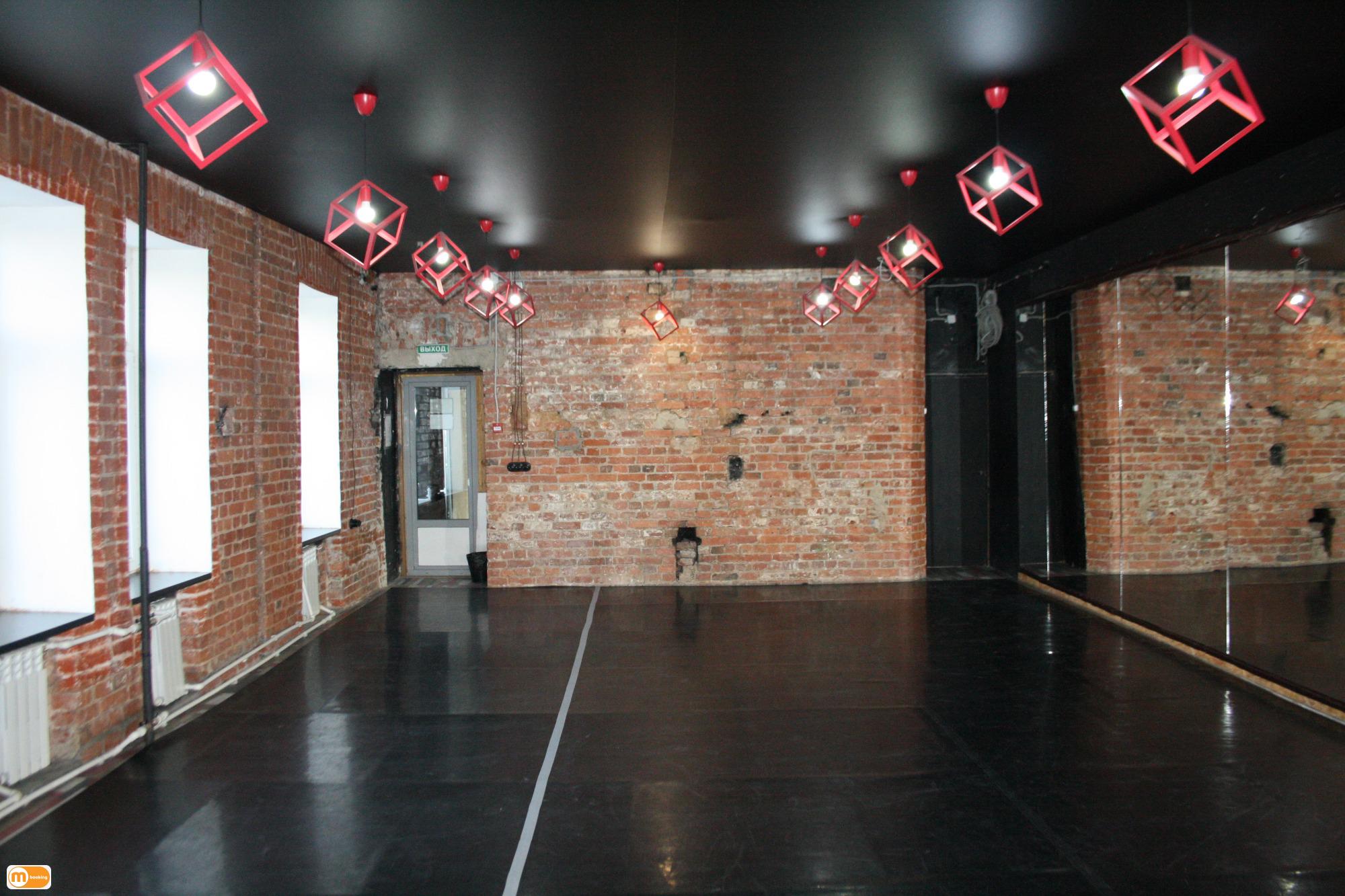 Танцевальный зал в стиле лофт